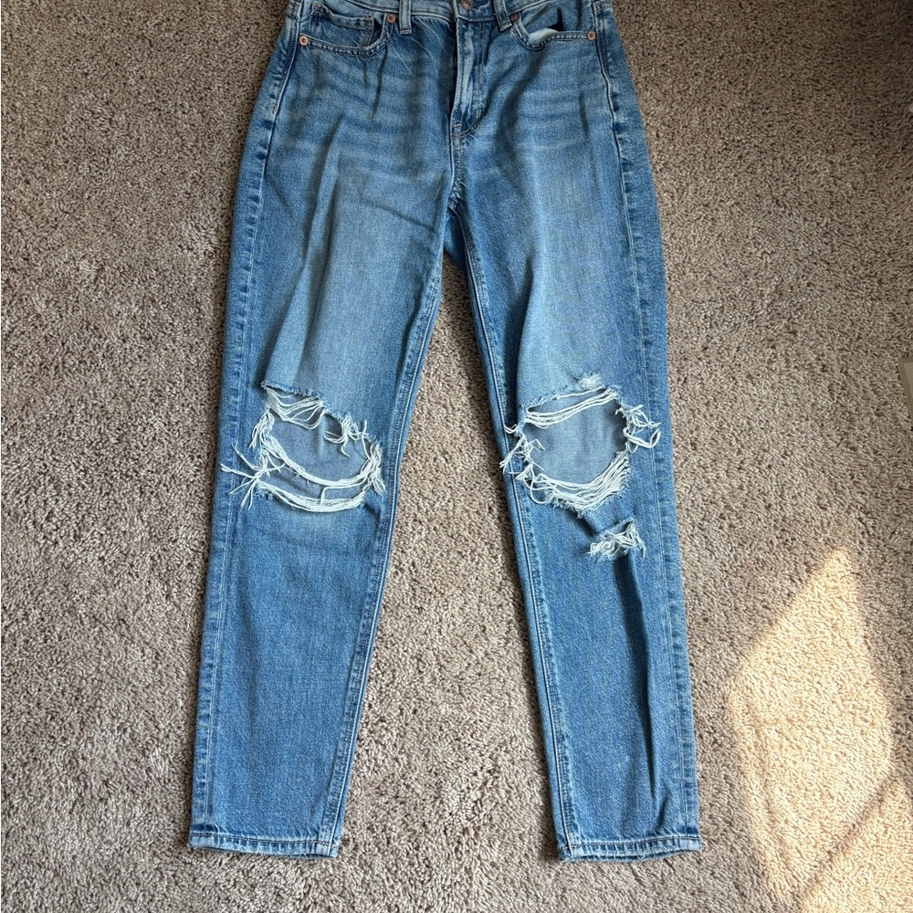 American Eagle Outfitters Light Blue Distressed Boyfriend Jeans